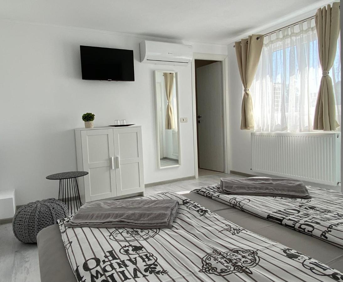 Four Rooms Curtea de Argeş Exterior foto